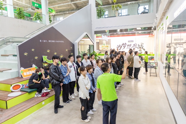 商学院学子探访Today梦工厂 沉浸式体验企业文化，激发成长新动能